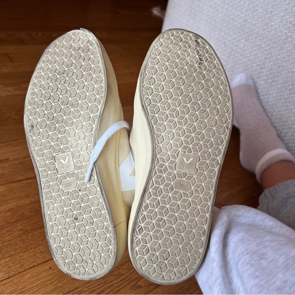 VEJA Women's High-Top Sneakers - Cream - Picture 6 of 11